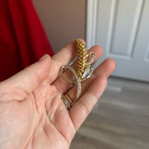 4/$100 vintage BUTLER Elegant Gold and Silver Women's Jewelry Piece 🥳